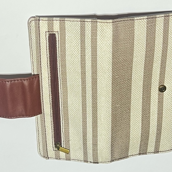**NWT**Fossil Madison Tab Clutch Wallet in Neutral Stripe; MSRP $65 - Picture 6 of 6